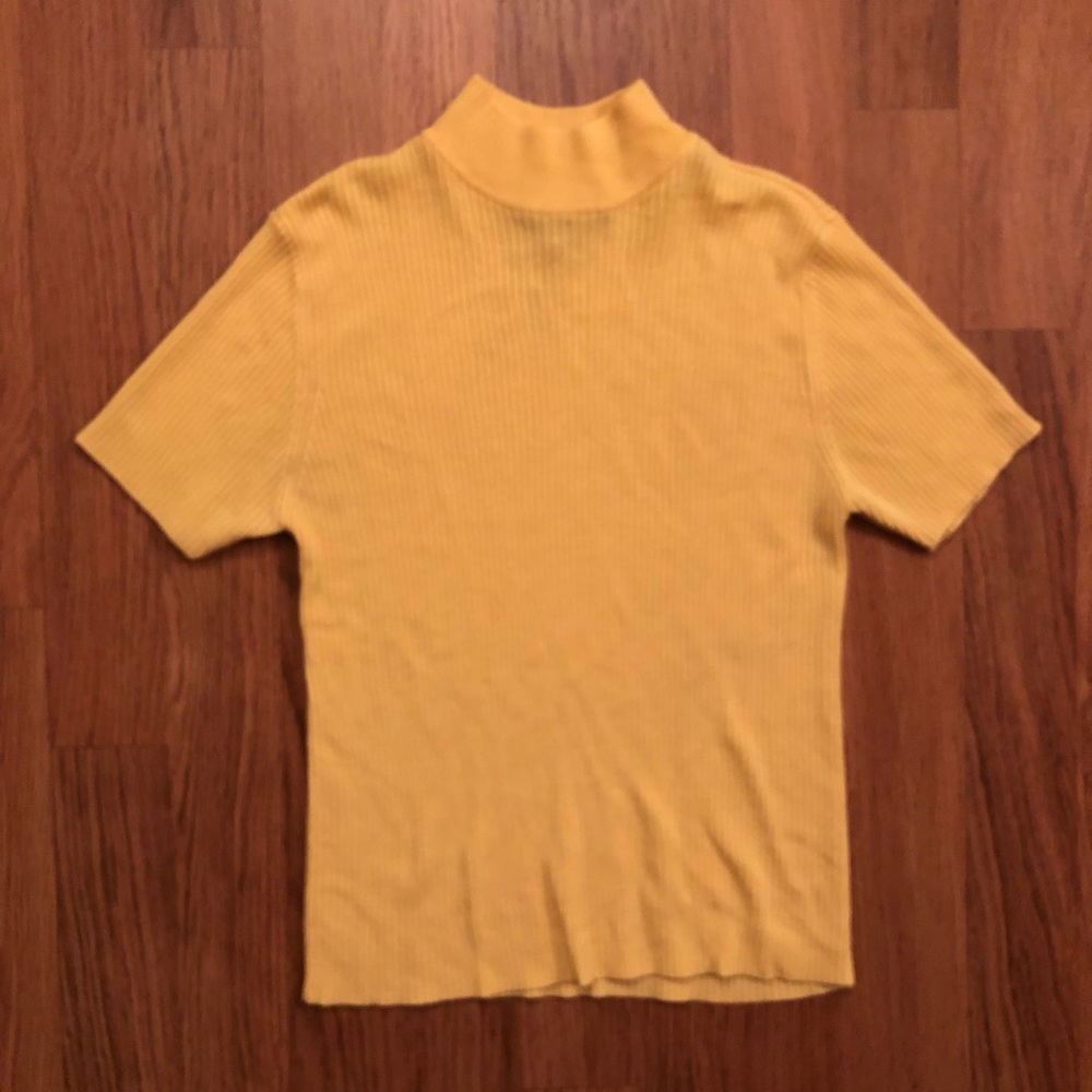 🌸Pastel yellow mock neck top